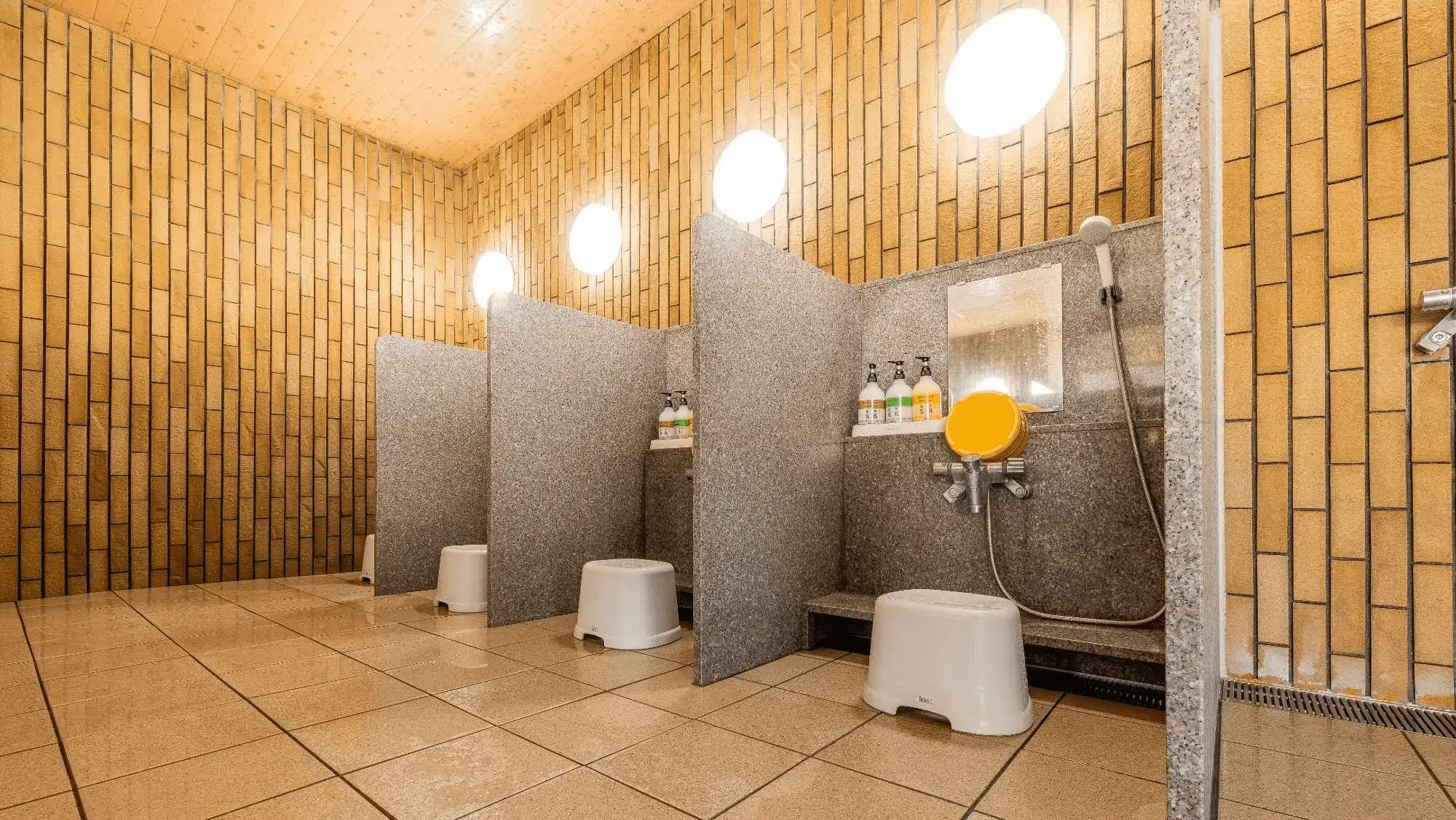 備え付けのシャンプーがある洗い場